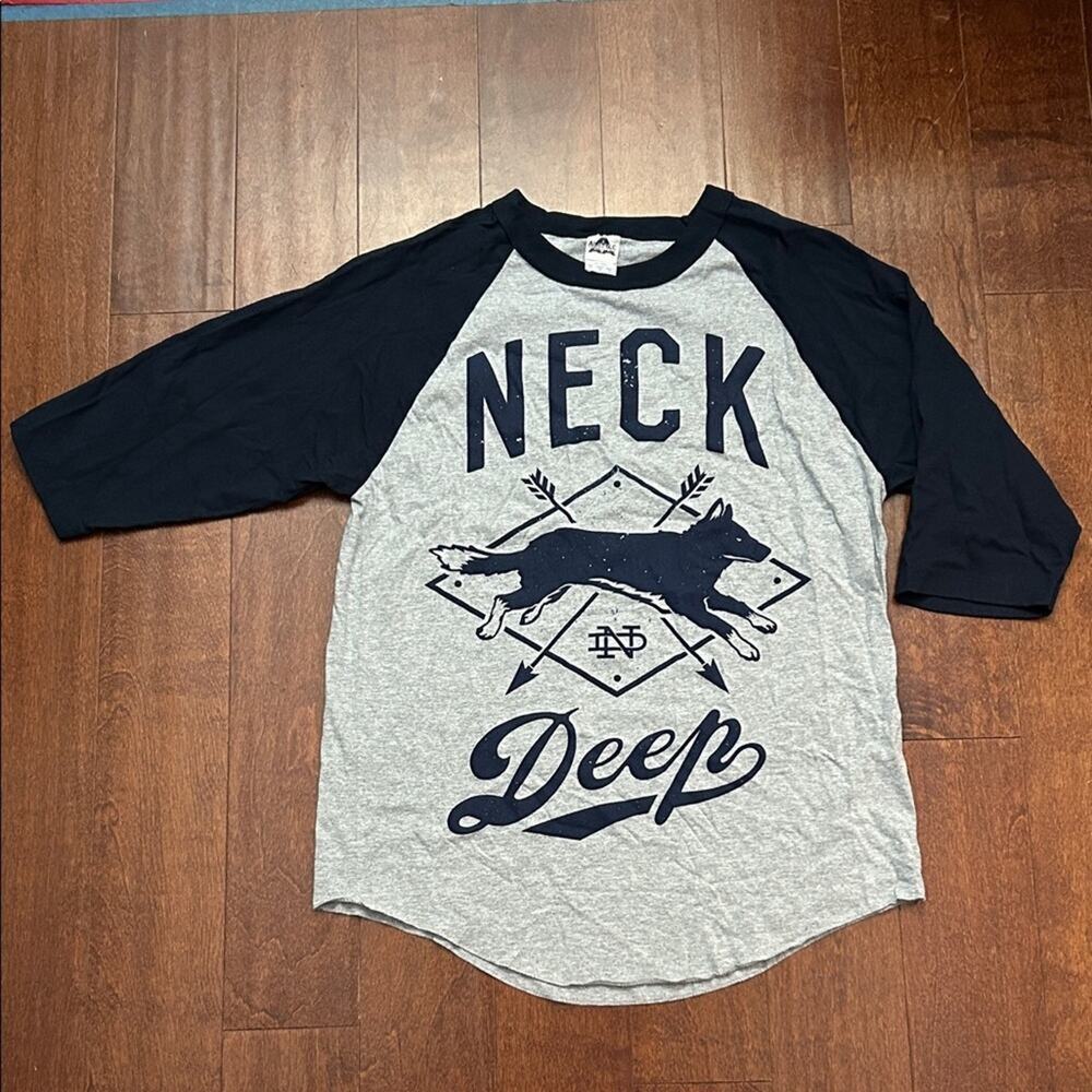 Neck Deep Gray and Blue Raglan Tee with 3/4 Sleeves, Size Large, NWOT